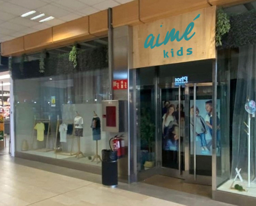 Banco brillante Mujer hermosa aimé kids abre su segunda tienda de ropa infantil en la Coruña